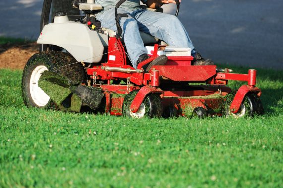 How to maintain your lawn mower small engine