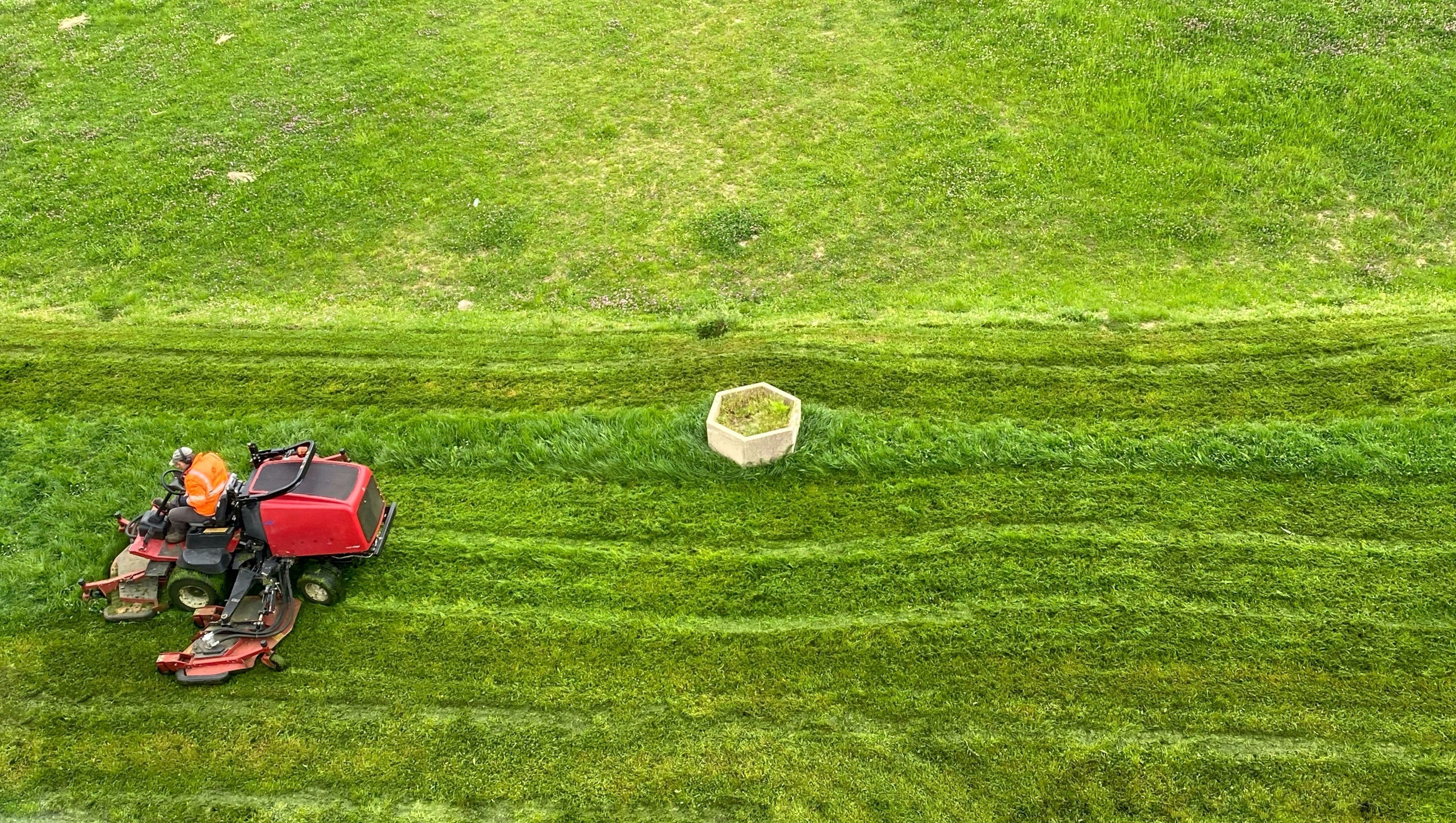 Spring Mower Maintenance Tips for Commercial Landscapers - MowMore